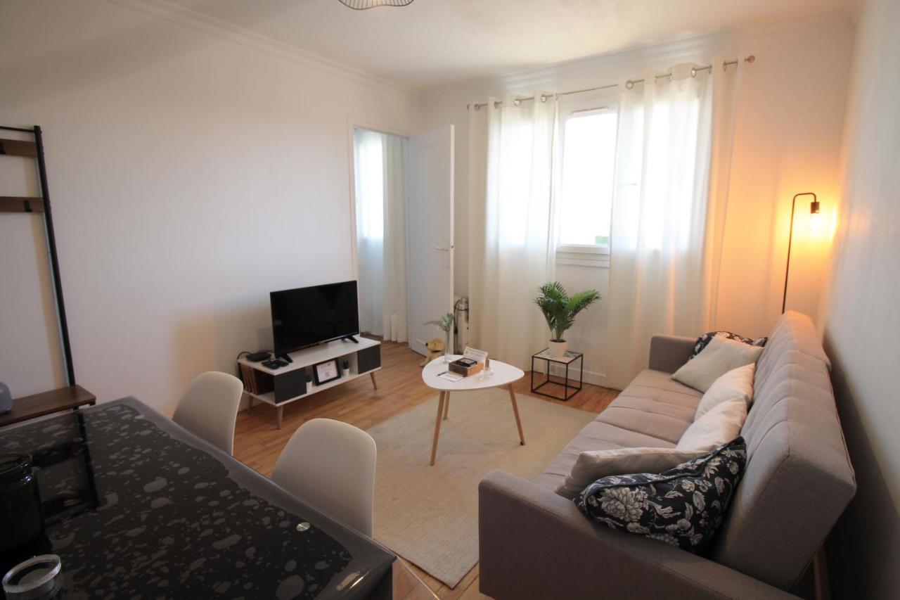 Valley View Retreat: Fully Renovated Apartment with Free Parking and Streaming Pont-Hebert Exterior photo